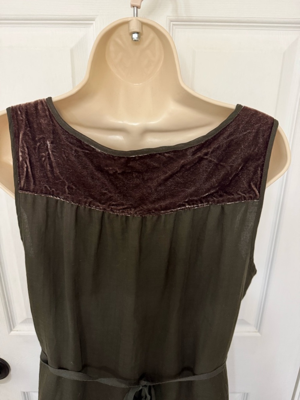 Banana Republic Olive Chiffon Midi Dress Ruffle Hem V-Neck Size 10 - Picture 7 of 11